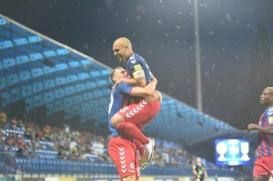 Tomáš Malec (vľavo) a Juraj Piroska sa tešia z druhého gólu FK Senica v sieti Zemplínu Michalovce.