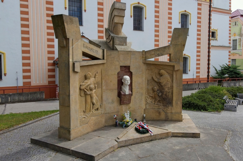 VIDEO: Pamätník M. R. Štefánika stojí na Myjave viac ako 100 rokov