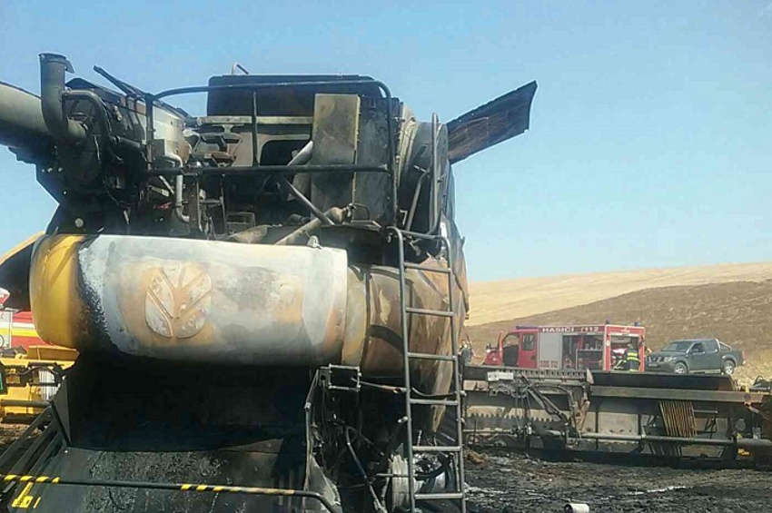 Požiar pracovného stroja v Uníne a dopravná nehoda v Petrovej Vsi