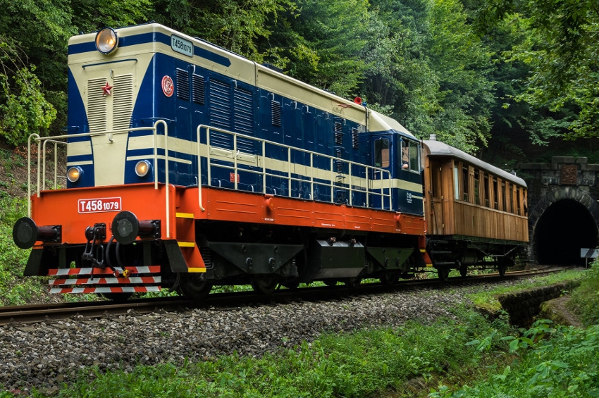 VIDEO: Historický vlak po myjavskej trati vyráža na svoju cestu