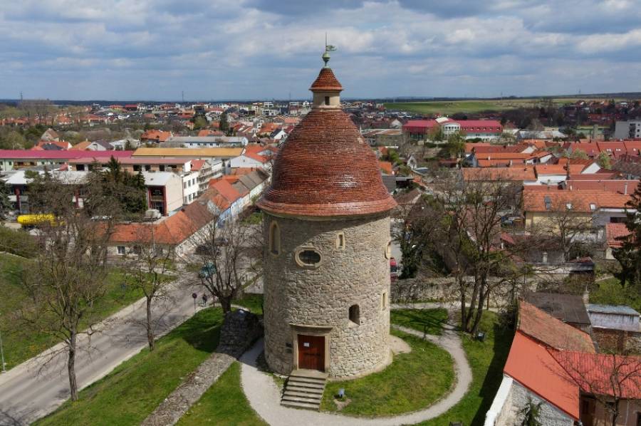 FOTO+VIDEO: Rotunda sv. Juraja je dominantou Skalice