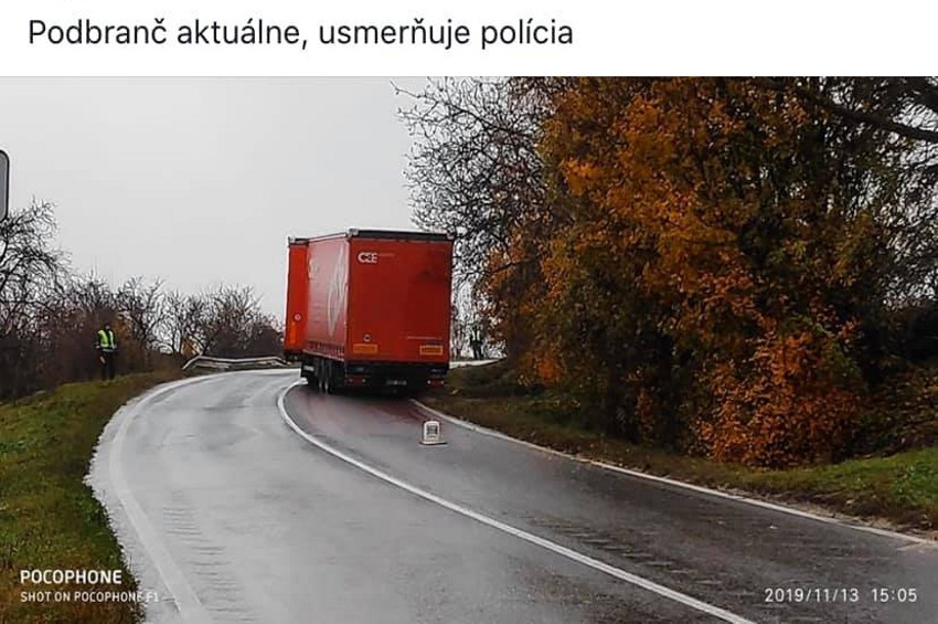 Aktualizované: Podbranč - Majeričky skrížený kamión v smere na Sobotište