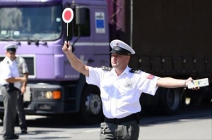 Polícia dala prešetriť interval spúšťania semaforov a kontroluje dodržiavanie zákazu pre kamióny, počas rekonštrukcie priecestia v Jablonici