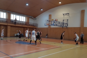 Basketbal: Holíčania na domácej palubovke s víťazstvom