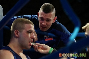 Malačan Dávid Michálek  a tréner Tomáš &quot;Kid&quot; Kovács  /     fotky: Boxing.hu
