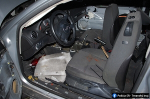 Senica: Po nájazde zlodejov zostalo z auta len torzo