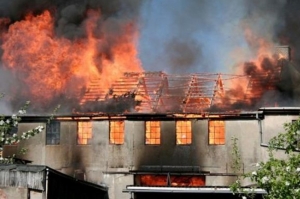 požiar hospodárskej budovy ilustračné foto / FB hasici