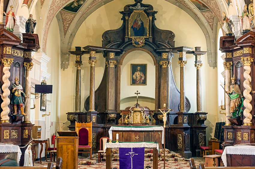 Hlasujte o záchranu vzácnych sôch barokového oltára v Sološnici na Záhorí
