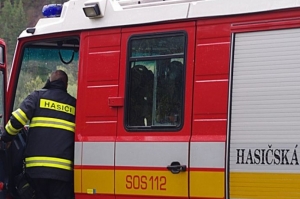 Myjavskí hasiči zasahovali pri dopravnej nehode pri obci Rudník