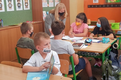 Prezidentka SR Zuzana Čaputová počas návštevy Základnej školy v Rohožníku.