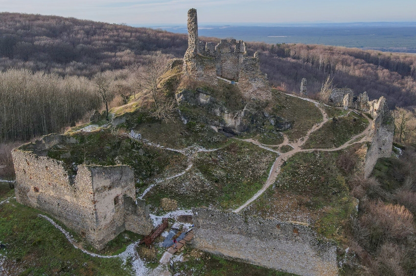 FOTO+VIDEO: Tip na výlet: Od hradu (Plaveckého) k hradu (Korlátka)