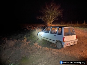 Skalickí policajti zabránili v ďalšej jazde v obci Chropov 45-ročnému opitému vodičovi.