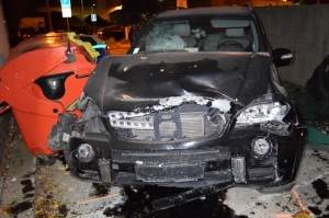 FOTO: V Senici opitý vodič Mercedesu vyletel na chodník