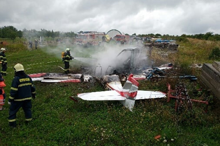 FOTO: Po páde lietadla pri Skalici traja mŕtvi