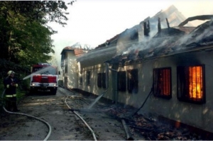 V septembri 2006 utečenecký tábor v Brezovej pod Bradlom zachvátil požiar.