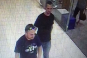Podozrivá dvojica v Skalici mala ukradnúť 2700 eur.