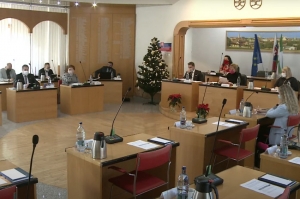 VIDEO: Skalica má schválený rozpočet s prebytkom, ktorý bol poslaneckým návrhom upravený na 398-tisíc eur