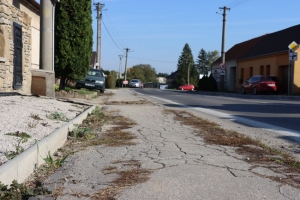 Mesto Senica opraví tento rok ešte vyše 400 metrov chodníkov